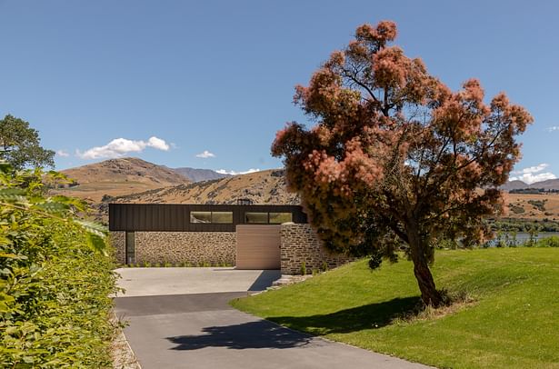 Lake Hayes Home, Queenstown, by Ben Hudson Architects - arrival court