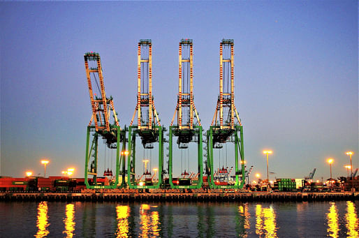 Shipping cranes, Port of Los Angeles. Photo: Joey Zanotti/Flickr.