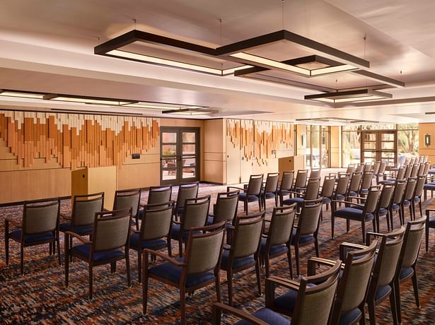 The Catalina Room can be used a meeting space for larger gatherings or divided into smaller spaces for intimate programming thanks to the addition of air walls. (photo by Will Pryce)