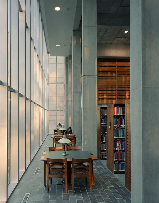 Reading areas occupy the cantilevered floor space along the glass curtain wall on the north side of the main reading room. 