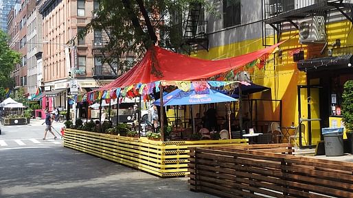 Image: Jim Henderson/<a href="https://commons.wikimedia.org/wiki/File:Street_dining_on_W51_jeh.jpg">Wikimedia Commons</a> (CC BY-SA 4.0)
