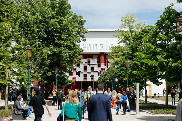 Crowds at the 2023 Venice Architecture Biennale. Photo by Jacopo Salvi, courtesy of La Biennale di Venezia.