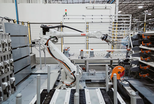 A manufacturing robot in Katerra's former housing factory. Image: Katerra.