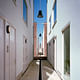 bright white alley facades (photo: Ruben Dario Kleimeer)