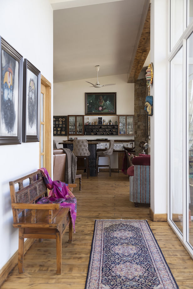 Narrow corridor connecting living area, bar and study to the kitchen.