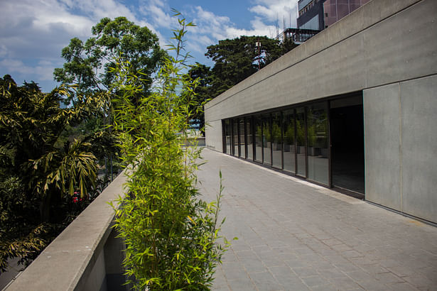 The exposed concrete building that became an icon of modern Guatemalan architecture.