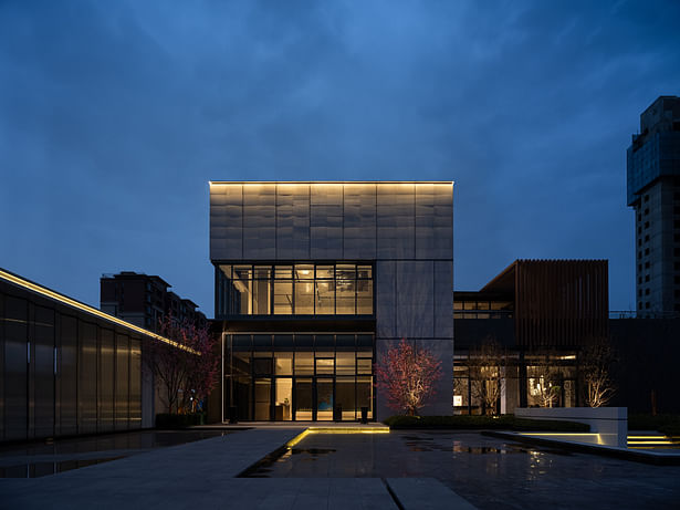 MYP-Design-Zhongzhou-Peninsula-City-Sales-Center-54-Facade-in-the-Dark