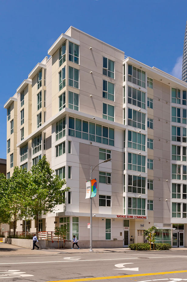 Beale St. building overlooks a new park with bay windows and bright colors. Photo © Michael O'Callahan