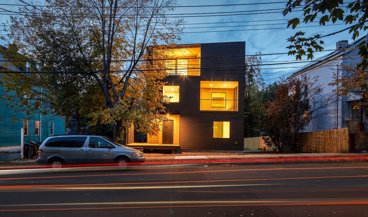 Yale SoA students complete triple-decker home for formerly homeless
