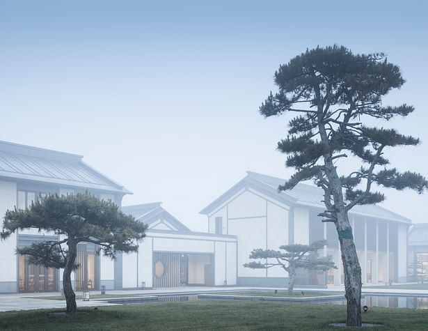 Continuity of style between the adjoining courtyard and the main courtyard ©YAO Li