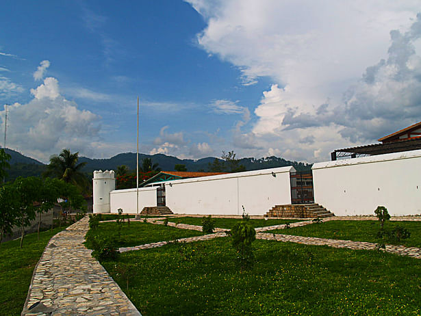 Fort side gardens April 2008