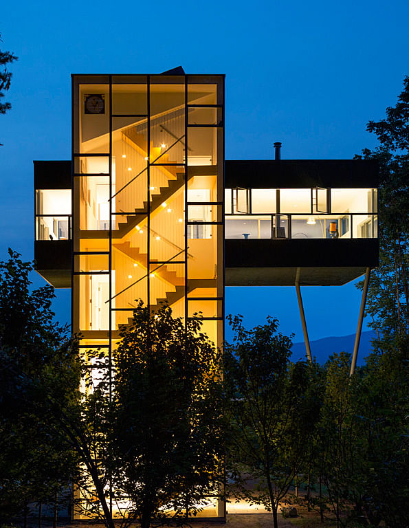 Architecture Merit Award Winner: Tower House in Upstate New York by GLUCK+ (formerly Peter Gluck and Partners Architects; Image Credit: © Paul Warchol)