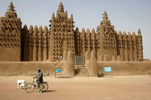 Traditional mud structures of priceless cultural value in the ancient city of Timbuktu have come under attack—or have been entirely destroyed—in recent years by jihadists in Mali. (Image via protectingheritage.com)