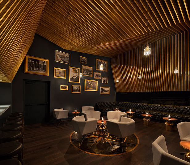 A clandestine and classy space, located inside Oryx Capital, where the spirit of the Prohibition-Era Speakeasy lives on.