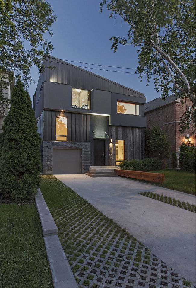 Tetris House in Toronto, Canada by rzlbd; Photo: borXu Design 