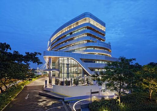 Pondok Indah Bintaro Jaya Hospital, Silver Thomas Hanley (Lead Architect), Arkonin (Architect of Record) | Jakarta, Indonesia. Photo courtesy of World Architecture Festival.