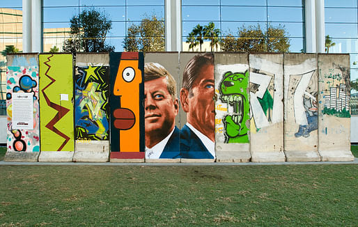 10 original segments of the Berlin Wall can be visited in Los Angeles outside of 5900 Wilshire Blvd. (Photo: Wende Museum on Flickr)