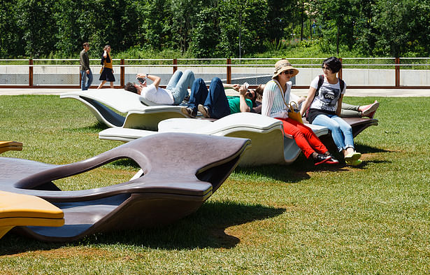 'Minamora’ bench for Expo Milano 2015. Photo by Marcela Grassi.