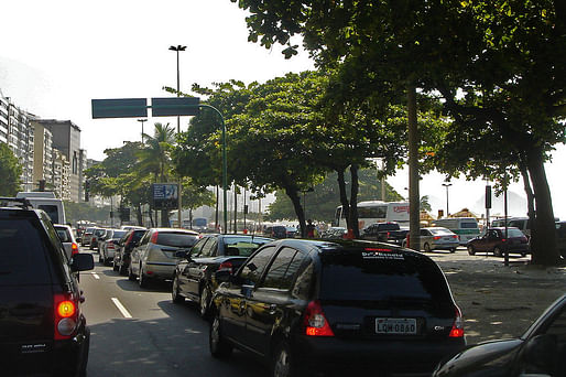 A traffic jam in Rio de Janeiro, image via wikimedia.org