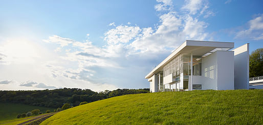 Oxfordshire Residence by Richard Meier & Partners Architects LLP with Berman Guedes Stretton - Oxfordshire, England​. Photo: Nick Hufton.