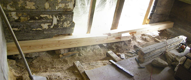 inserting and fitting the new massive 20x20cm thick larch ground sill