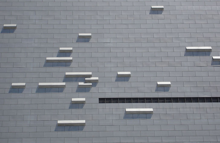 Close-up of the facade of the Caltrans building in downtown Los Angeles. Photo: Omar Bárcena via flickr.com. 