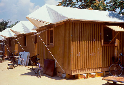 Shigeru Ban, Paper Log House, Kobe, Japan, 1995. Photo: Takanobu Sakuma.