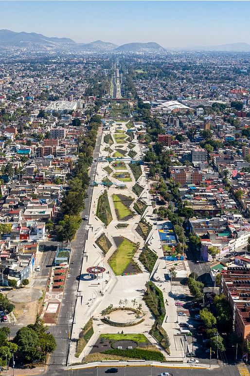 Grand Canal Linear Park by 128 Architecture and Urban Design. Photo © Onnis Luque.