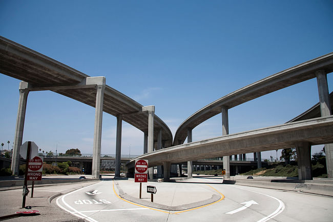 A present day image and future collage of the 105_100 Freeway Interchange. The collage titled ‘Back to the Future 2’ is by Shift A+U based in Rotterdam. Photograph by Jaime Vazquez, collage by Shift Architecture.