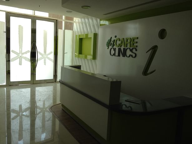 i CARE CLINIC 01 -view of entrance reception