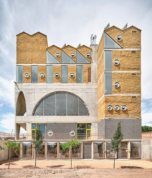 Reggio School in Madrid by ANDRES JAQUE / OFFICE FOR POLITICAL INNOVATION. Photo by José Hevia