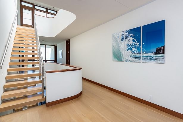 Custom Center Beam Staircase Features White Oak Wood Treads with Open Risers and Stainless Steel Elements