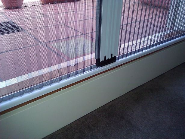 retractable fly screen