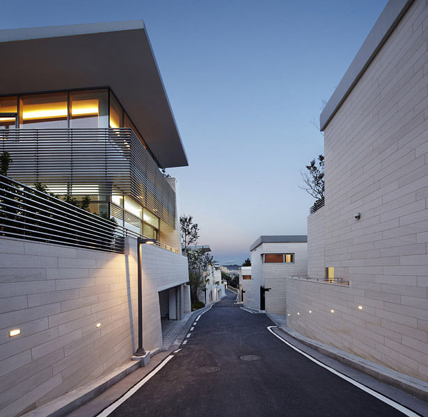 The Gate Hills Seongbuk in Seoul, South Korea, a collaborative project between Joel Sanders Architect and Haeahn Architecture (Photo: Kim Yongkwan)