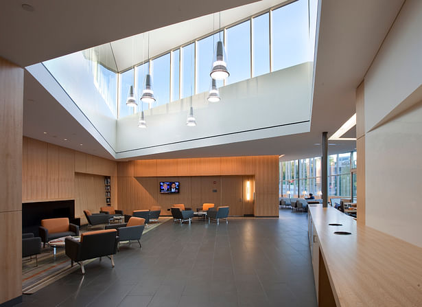 At the second waiting area at the Atrium one’s gaze is channeled upward and inward instead of outward over the campus