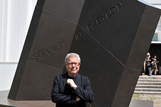 Libeskind in front of "Sonnets of Babylon," via internacional.cosentinonews.com/