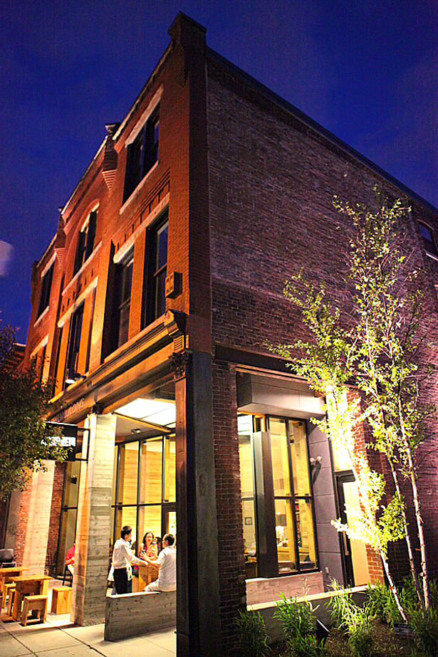 The street side seating area for the tenant resturant space.