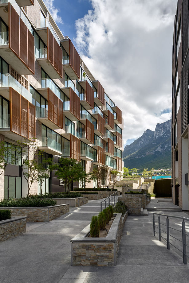 Via cordillera Edificio EMA in México by Miguel de la Torre Arquitectos 