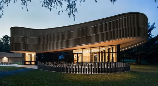 MERIT: Discovery & Services Center - Îles-de-Boucherville National Park (SÉPAQ), Québec, Smith Vigeant Architectes Inc. Courtesy of the 2017 Wood Design & Building Awards.