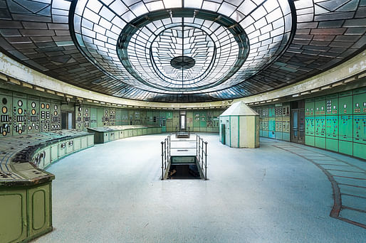 Interior — Project: A semi-abandoned power station in Kelenfold, Budapest, Hungary. Photographer: Roman Robroek