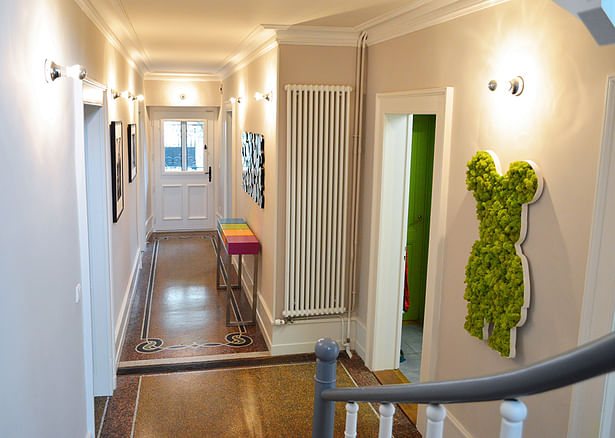 1st floor hallway - Custom vegetal wall art from Vegetal Identity and custom console from Les Pieds sur la Table