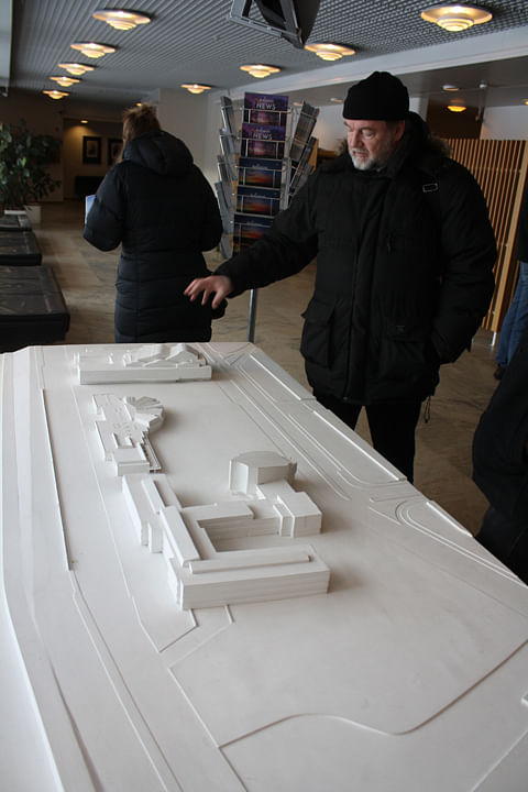 Professor Matti Rautiola describing Aalto's site planning