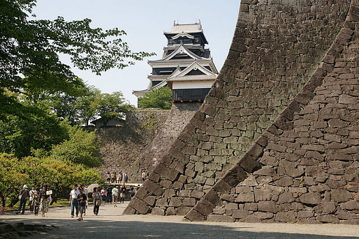 Kumamoto Castle overlooks the historic town, which was damaged in the 2016 earthquake. Image: Wikipedia