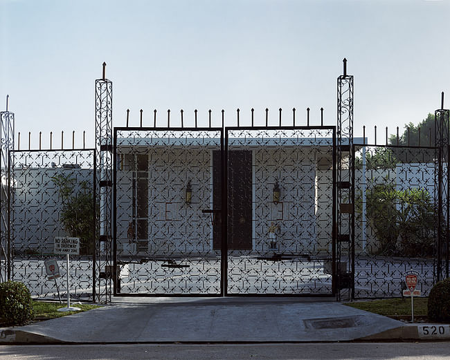 Catherine Opie, House #3, Beverly Hills (1995), Courtesy Regen Projects, Los Angeles © Catherine Opie 