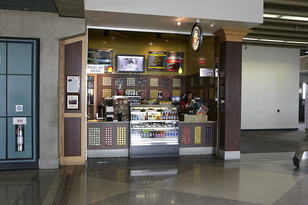 Chickie & Pete's in Terminal E- take-out counter