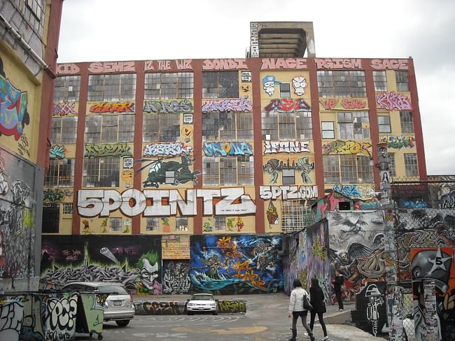 5 Pointz, image via WikiTravel.