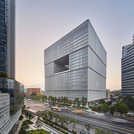 Best Tall Building, 100-199 meters + Interior Space Award: Amorepacific Headquarters, Seoul, South Korea. Architectural Design: David Chipperfield Architects. Architect of Record: HaeAhn. Photo © Namsun Lee.