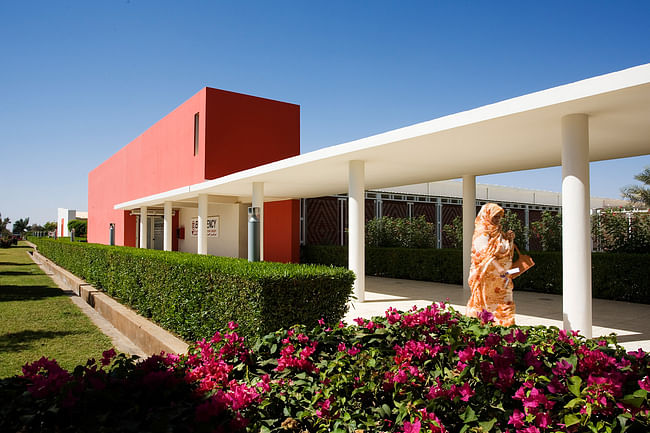 The Salam Centre for Cardiac Surgery in Khartoum, Sudan, is a system of hospital blocks patterned around a large courtyard. Credit TAMassociati.