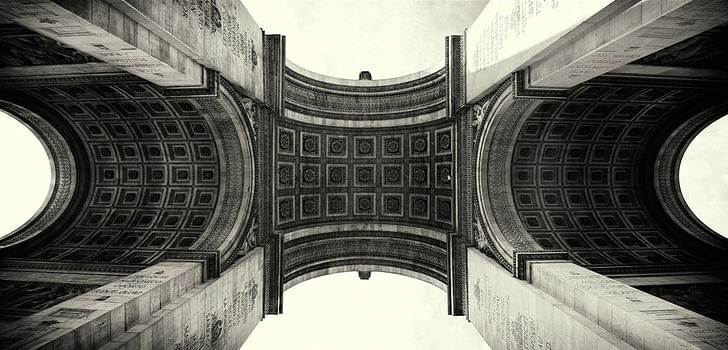 Up lifting arch (Arc de Triomphe, Paris 2011) © Simon Gardiner