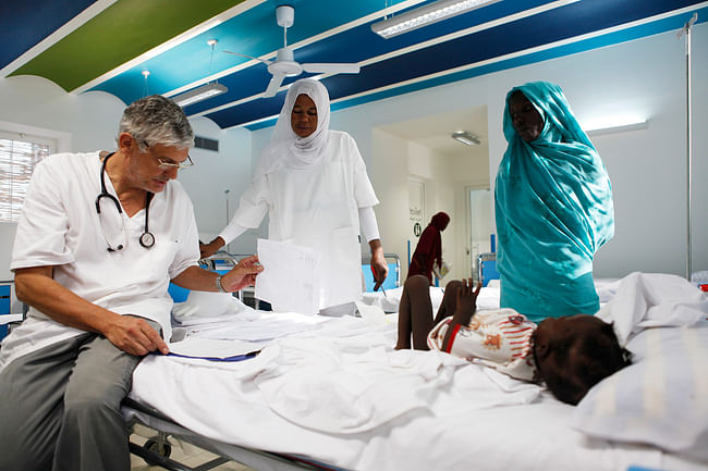 The 20-bed Nyala pediatric clinic serves refugees in South Darfur. As well as basic health care and cardiologic exams, it provides educational programs for parents. Credit Emergency.